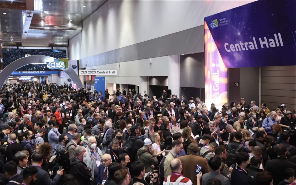 Multitud en el CES 2023